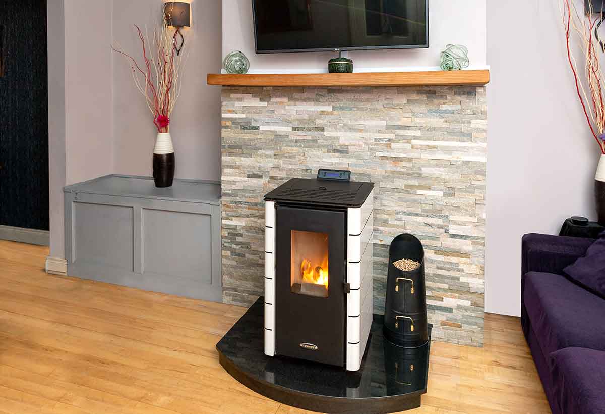 joe gallagher and solis k50 pellet stove3 SOLIS K50 PELLET 6 kw SOLIS K50 PELLET 6 kw - Image 6