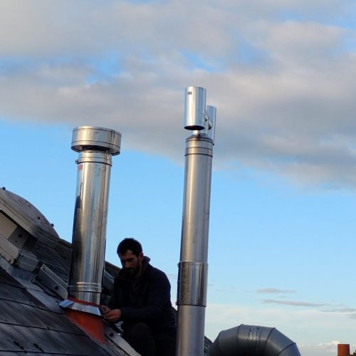 Commercial flue installation for a woodfire pizza oven